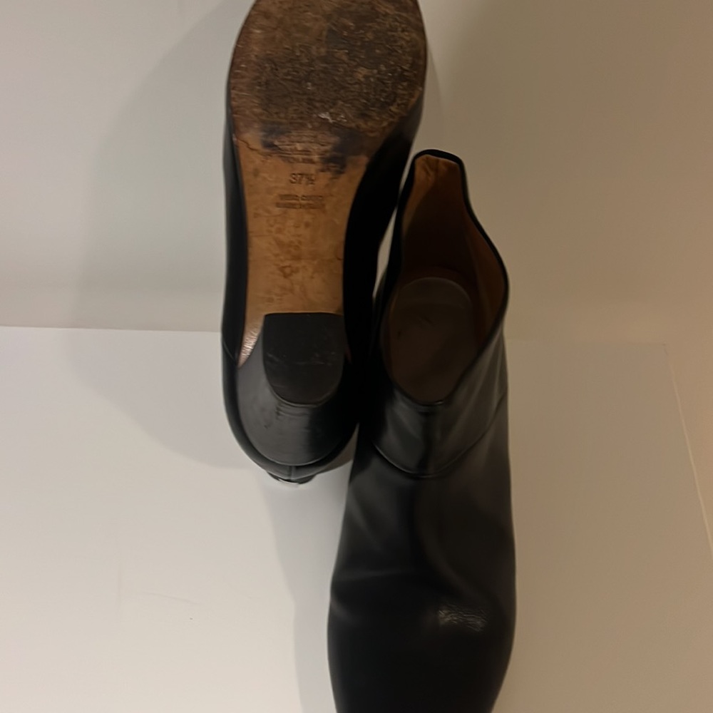 Maison Margiela booties. Well loved but extremely amazing quality. - Picture 6 of 9